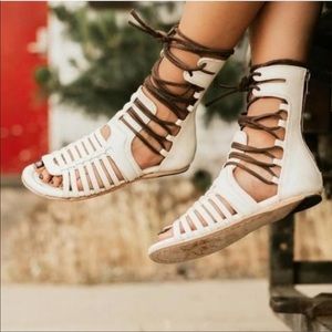 FREEBIRD 🦅 Sanibel Sandals (8) Gladiator style. White/cream leather